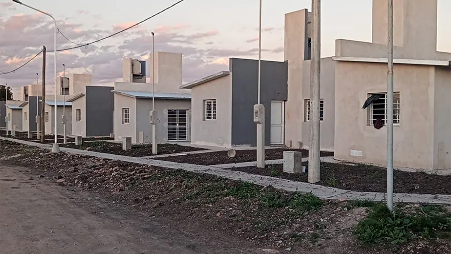 Las viviendas se construyen en Seguí (28), Caseros (16), Federal (16) y en El Pingo (5).