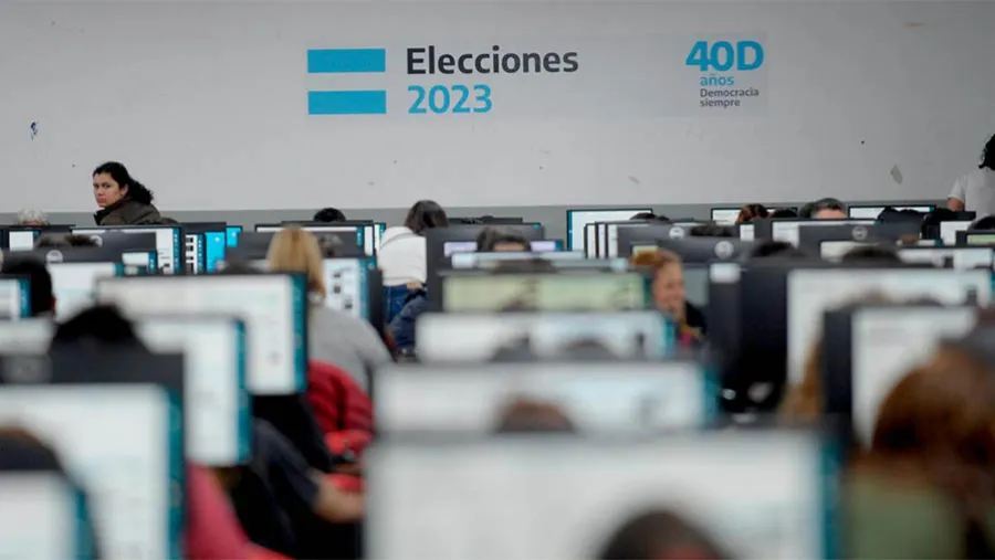 En caso que hoy ninguna fuerza electoral logre el triunfo exigido para ganar en primera vuelta, el balotaje se realizará el 19 de noviembre.