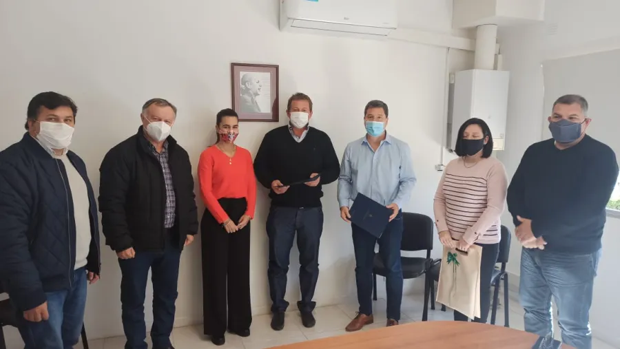 Zavallo y funcionarios provinciales recibieron al Club Arsenal de Viale