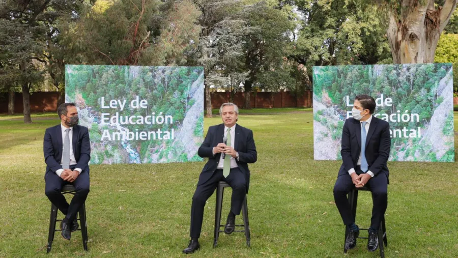 Alberto Fernández ley de Educación Ambiental Alberto Fernández ley de Educación Ambiental