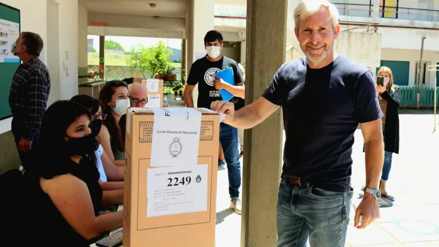 Rogelio Frigerio votando