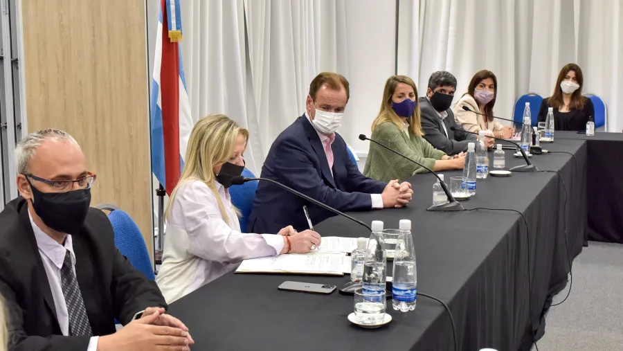 Firmaron el convenio para la recuperación de la histórica sinagoga Sonnenfeld