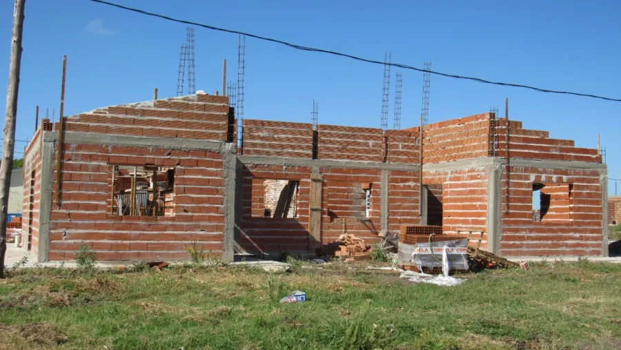 Cuentan con “un 25% de avance” las 16 viviendas que se construyen en Larroque Cuentan con “un 25% de avance” las 16 viviendas que se construyen en Larroque