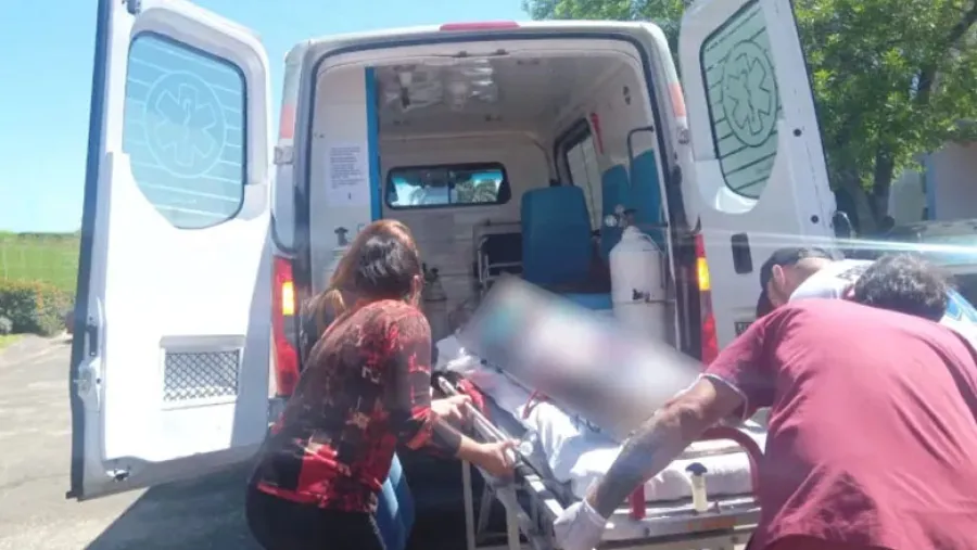 Se dio intervención al médico policial quien informó que padeció “lesiones graves”.