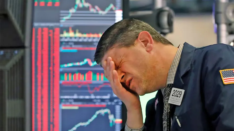 El riesgo país superó la barrera de los 900 puntos.