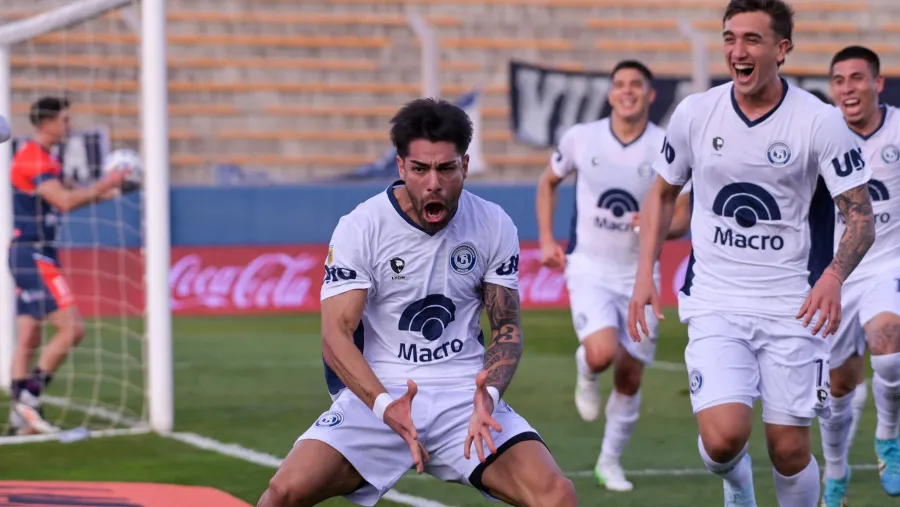 Mauricio Cardillo festeja su gol