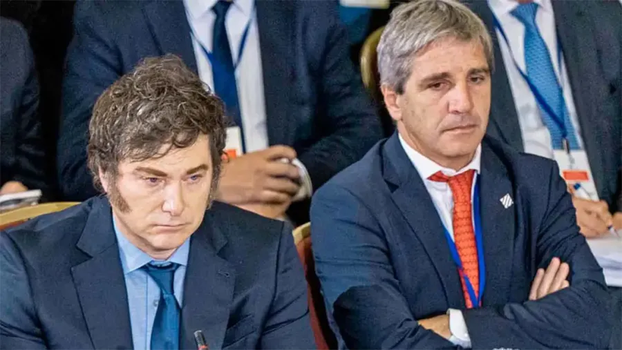Dupla económica. El jefe de Estado y su ministro de Economía ya piensan en los mercados del lunes.