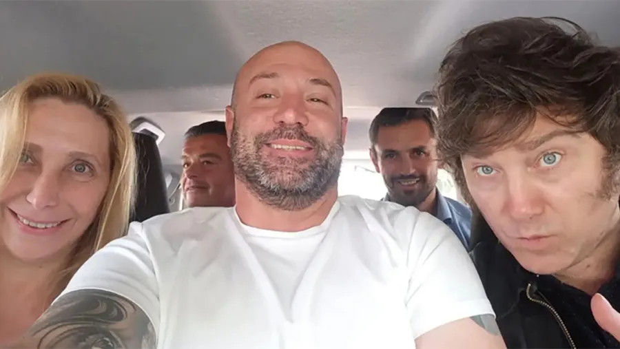 Otros tiempos. Los hermanos Milei junto a Diego Spagnuolo y Martín Menem. La Justicia le prohibió la salida del país al exfuncionario de Andis.