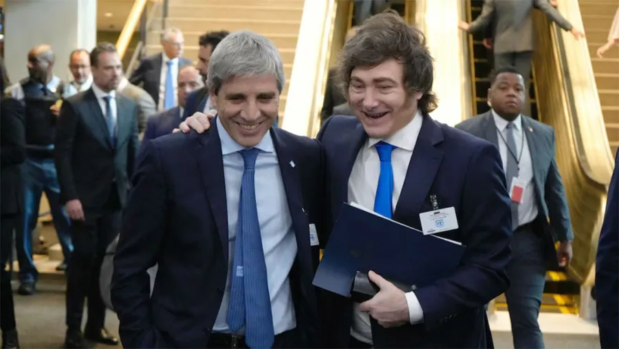 Luis Caputo y Javier Milei