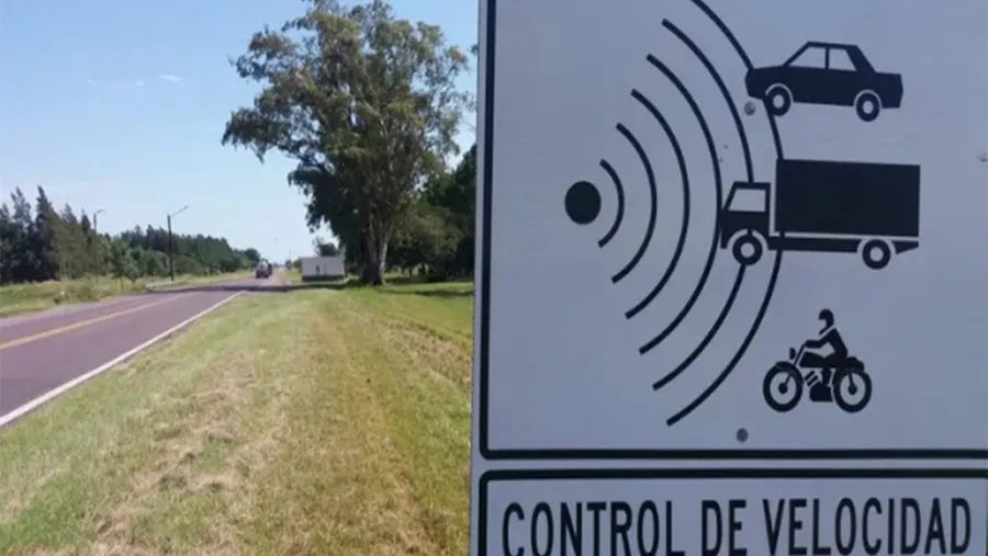 Una multa promedio por exceso de velocidad equivale a unos 300 litros de combustible. A valores de hoy de la nafta súper oficial implica más de 400 mil pesos.