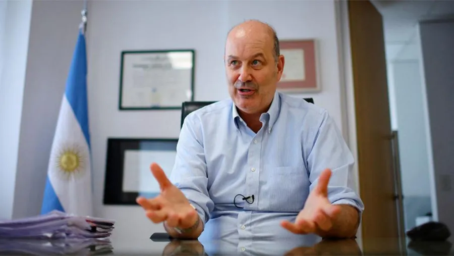 Para Federico Sturzenegger el campo “no genera suficiente mano de obra” y  ahora elimina el organismo que controla el comercio de semillas.