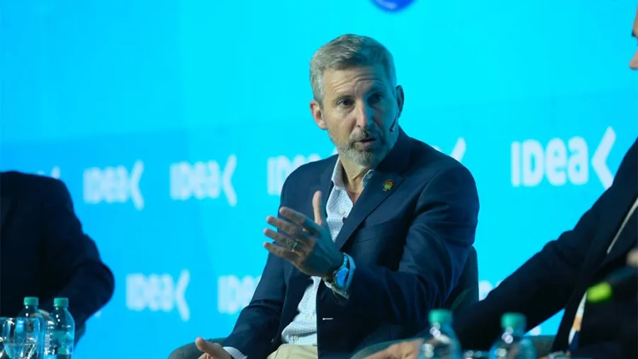 En el 61° Coloquio de IDEA, Rogelio Frigerio planteó reformas fiscales, laborales y educativas para el desarrollo nacional.