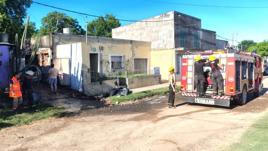 El incendio de una vivienda en Gualeguaychú revivió lazos de amistad social generando un necesario milagro de Navidad.