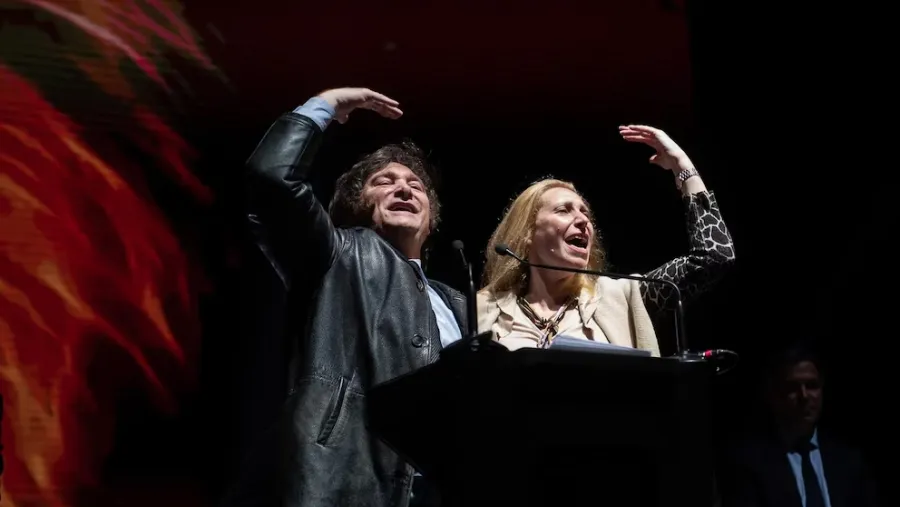 Javier Milei junto a su hermana Karina, involucrada en los audios.