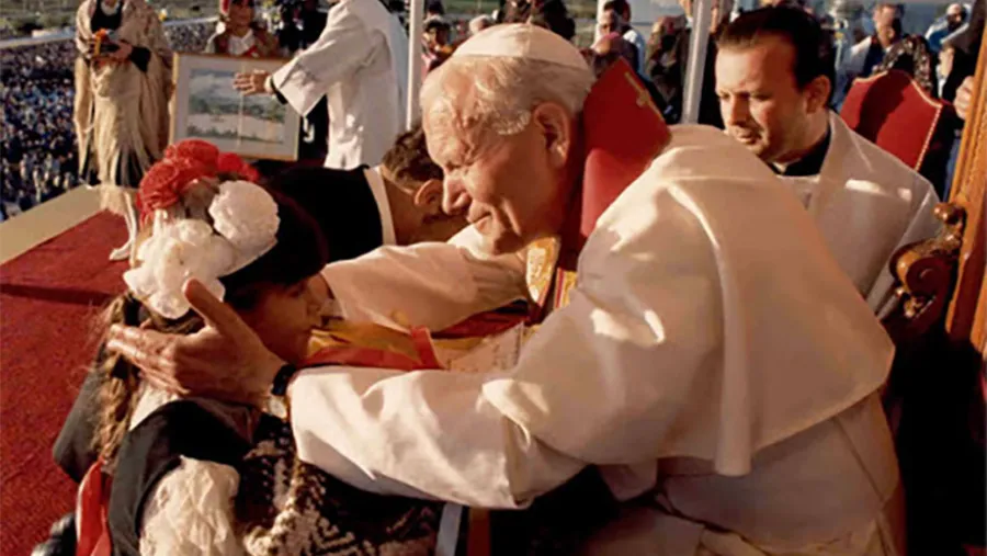Imagen de archivo del 9 de abril de 1987, cuando el Papa Juan Pablo II estuvo en Paraná.