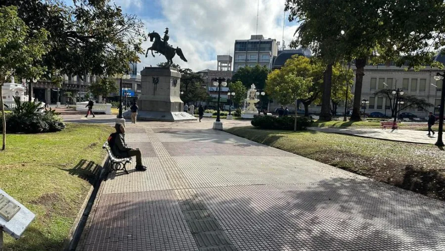 Plaza 1° de Mayo, Paraná. 