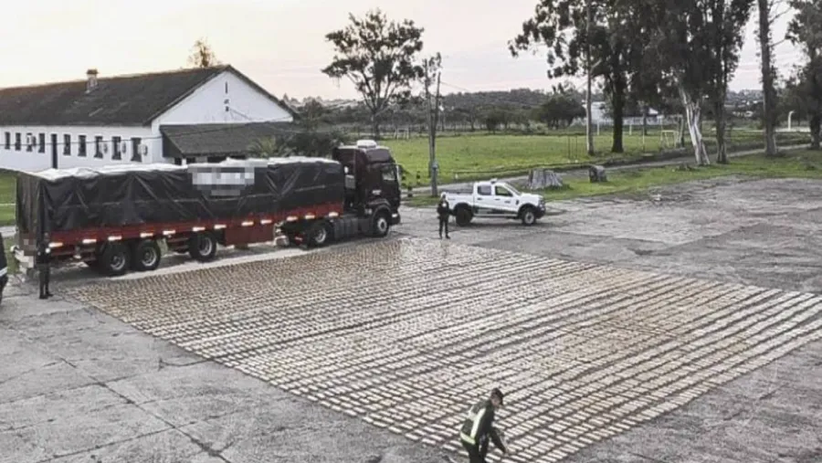 Ruta 14: incautaron tres toneladas de marihuana escondidas en un camión Ruta 14: incautaron tres toneladas de marihuana escondidas en un camión