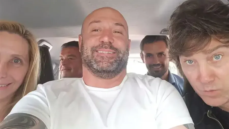 Diego Spagnuolo, con los hermanos Milei y Martín Menem, durante la campaña de 2023.