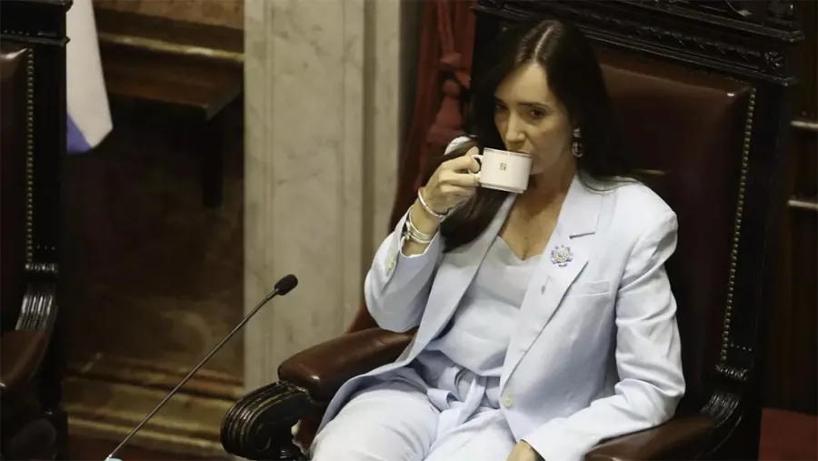 Victoria Villarruel, presidenta del Senado, espera su turno para regresar a la escena electoral en 2027.