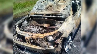 Auto quemado.
