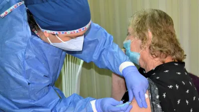 vacunación Covid adultos mayores en Urdinarrain