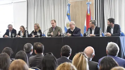 Acompañado del presidente del COA, Bordet anunció dos importantes obras para el deporte