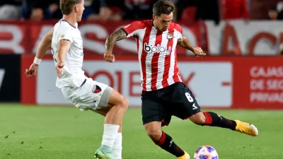 Fútbol: Colón ganó en La Plata y llegará aliviado al compromiso con Patronato