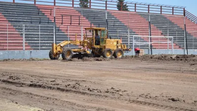 Con la colaboración de hinchas, Patronato trabaja a contrarreloj en su campo de juego