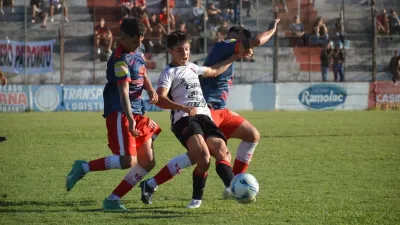Atlético Paraná goleó al campeón defensor Patronato en el inicio de la Liga Paranaense