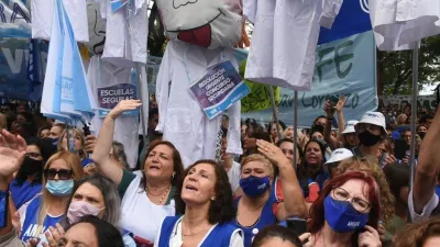Los docentes de Santa Fe se manifestaron frente al Ministerio de Educación