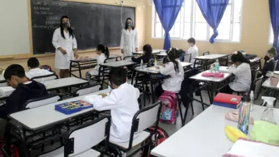 Vizzotti: “La vacunación tendrá un rol muy importante en los aislamientos, la tendencia es no suspender las clases ni los cursos”.