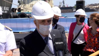 Taiana encabezó el acto de zarpada hacia la Antártida del buque ARA "Canal de Beagle"