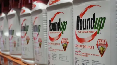 Roundup es la marca comercial del glifosato. La compilación da cuenta de los impactos que el glifosato provoca en la salud y el ambiente. La semana pasada Bayer ofertó 11 mil millones de indemnización por juicios. 