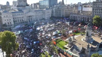 Miles de mujeres marcharon en todo el país bajo el lema "la deuda es con nosotras"