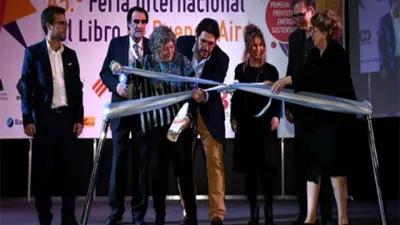 Avelluto junto a Rita Segato, cortando el listón inaugural de la Feria del Libro 2019