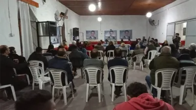 La militancia del peronismo en Gualeguaychú se reunió en el Club Black River para acompañar a los candidatos a legisladores nacionales.