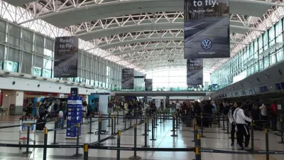 Derogan un DNU de Macri que impedía el ingreso de extranjeros con antecedentes penales