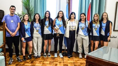 Tras consagrase en los Juegos Evita, las chicas de Rowing visitaron a la vicegobernadora