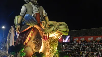Kamarr (Centro Cultural Sirio Libanés) abrió la décima y última noche del mejor Carnaval del País.