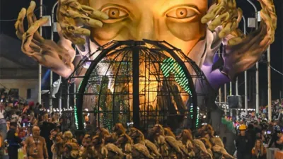 La comparsa Ará Yeví del Club Tiro Federal abrió la séptima noche del Carnaval del País, ante más de 24 mil personas que disfrutaron en el Corsódromo de Gualeguaychú. Crédito foto: Prensa Carnaval.