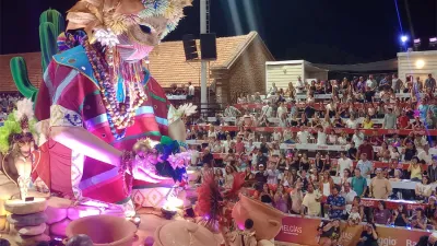 Ará Yeví inauguró la cuarta noche en el Corsódromo de Gualeguaychú. Y el Carnaval del País fue presenciado por casi 20 mil personas, de acuerdo al área de Prensa del espectáculo.