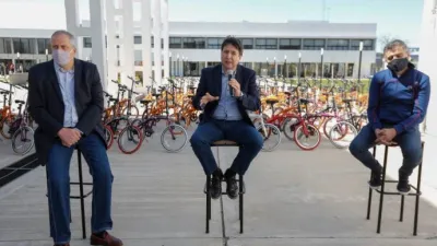 El ministro Arroyo convocó a las universidades para urbanizar 400 barrios por año