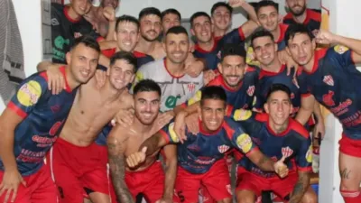 Regional: Atlético Paraná igualó con Libertad y jugará la final