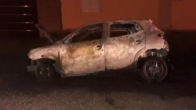 Auto incendiado