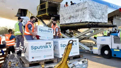 El Gobierno nacional avanza con la campaña de vacunación en el peor momento de la segunda ola. 