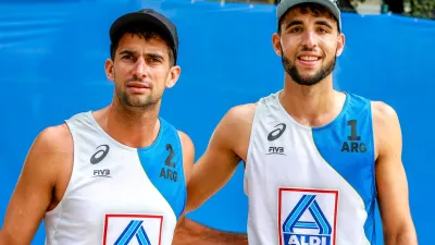 El entrerriano Julián Azaad debutó con una derrota en el Mundial de Beach Volley