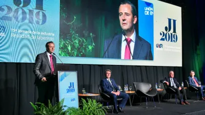 Bahl en la jornada de la industria