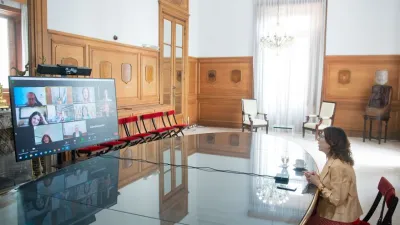 El gobierno e industriales crearán una mesa de trabajo para revisar la política tributaria