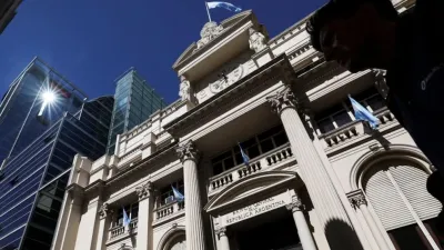 El Tesoro acumula USD 3.500 millones en su cuenta en el BCRA para el pago de deuda. 