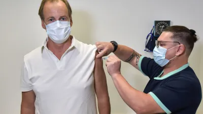 Bordet recibió la segunda dosis de la vacuna Sputnik V